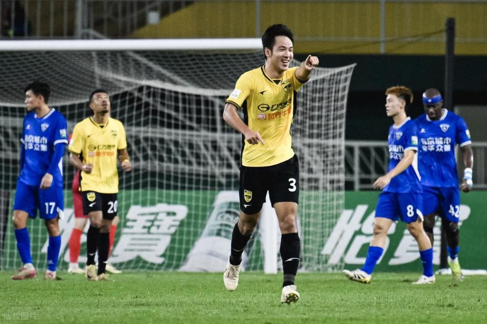 侧角球送出, 广东广州豹, 击败南京城 侧角球送出, 广东广州豹, 击败南京城